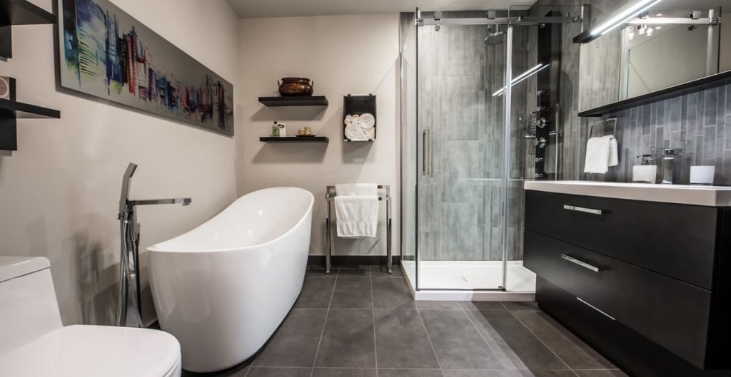 12 Exemples de rénovations de salles de bain réalisées par nos entrepreneurs