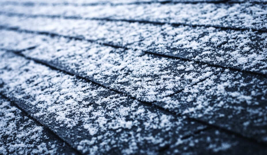 neige-sur-bardeaux-d'asphalte