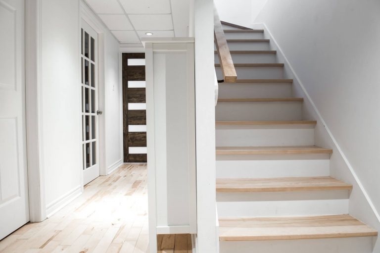 Bélanger | Escaliers intérieurs et plancher de bois franc