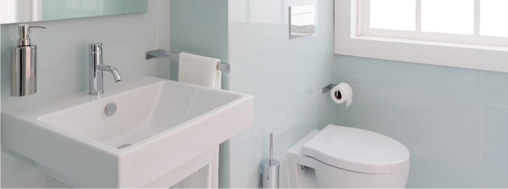 10 Trucs pour optimiser l’espace d’une petite salle de bain
