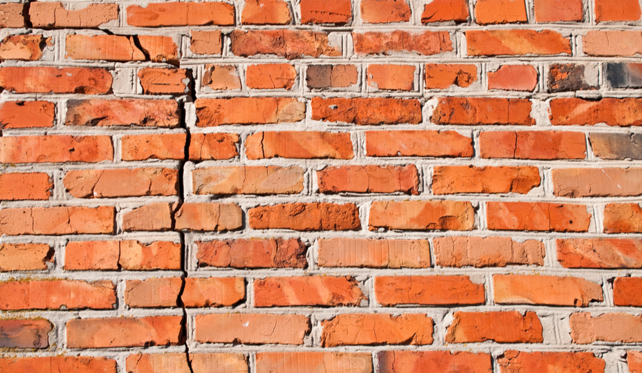 vertical corner cracks on a brick wall