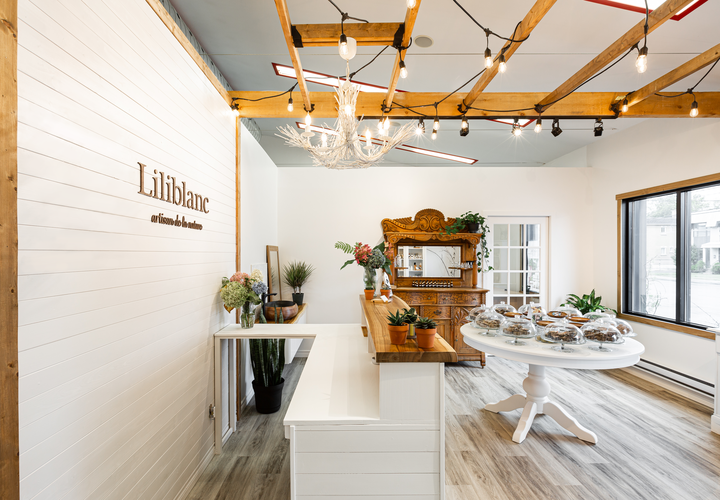 Boutique artisanale Liliblanc aux accents de blanc et de bois