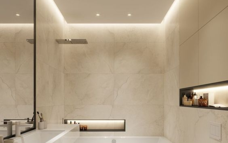 Salle de bain minimaliste beige avec alcôves éclairées et encastrés