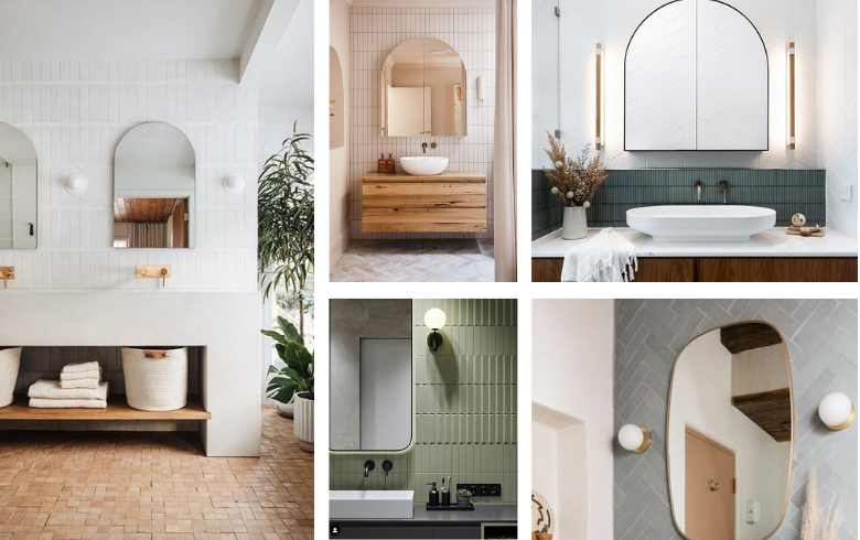 salles de bain dans des tons pâles avec luminaires muraux entourant le miroir de la vanité