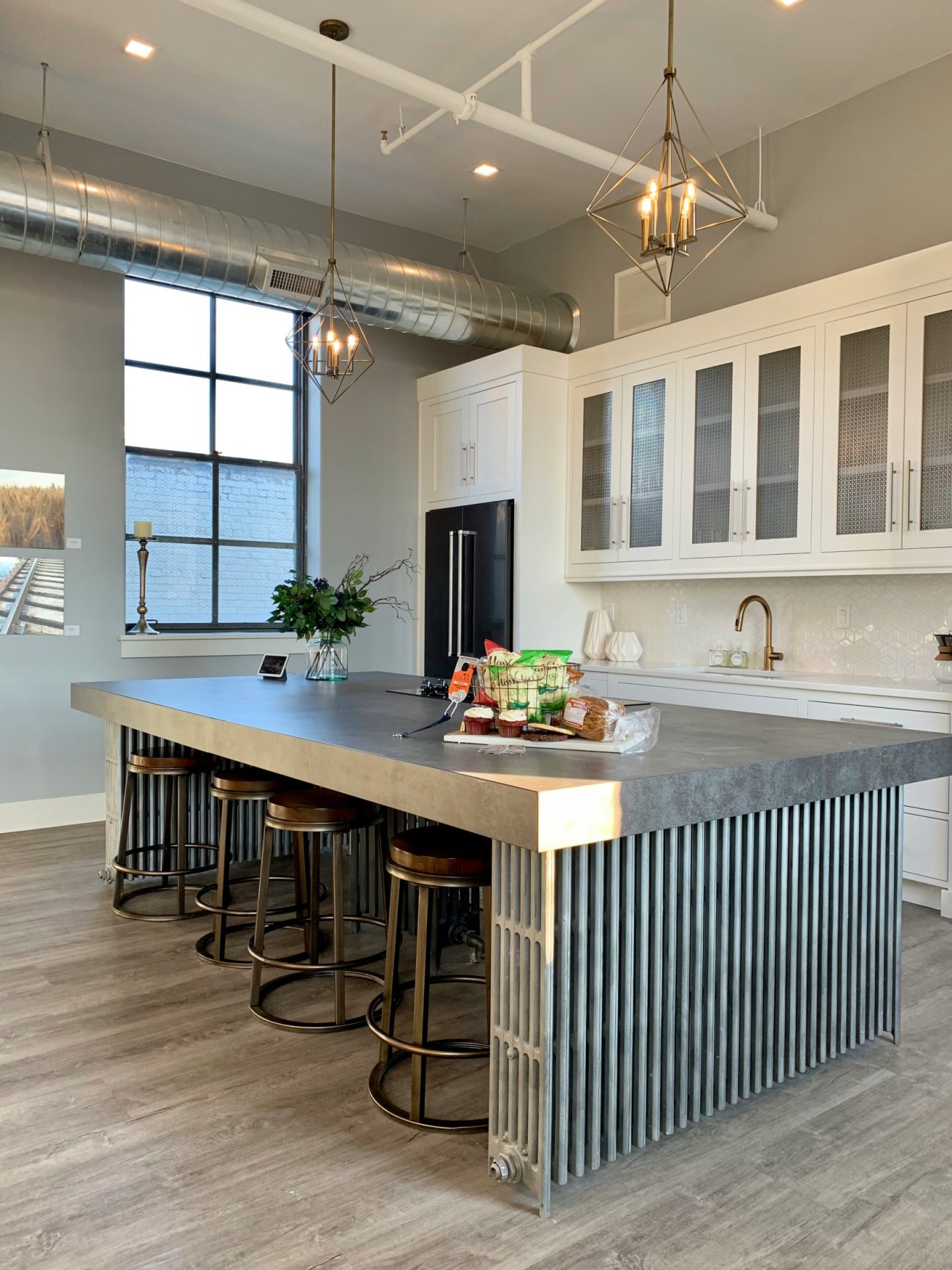 Central kitchen island with four stools