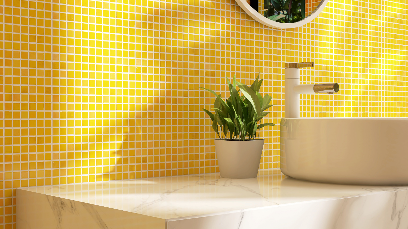 Salle de bains avec mur en mosaïque jaune orange