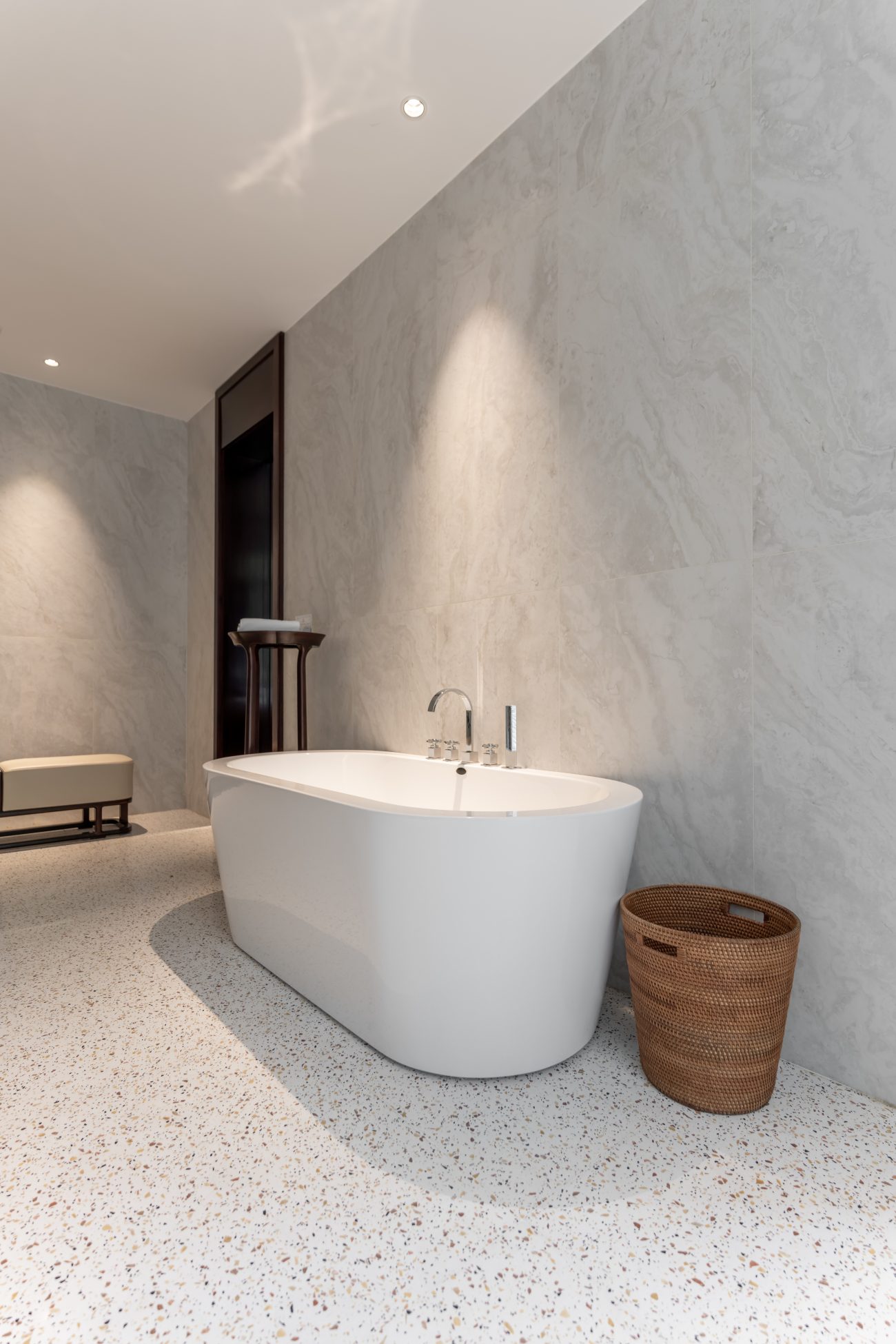Bathroom with large-format ceramic tiles on the walls and floor