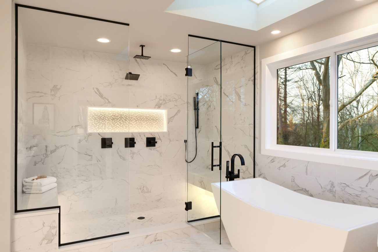 White marble shower with integrated shower seats
